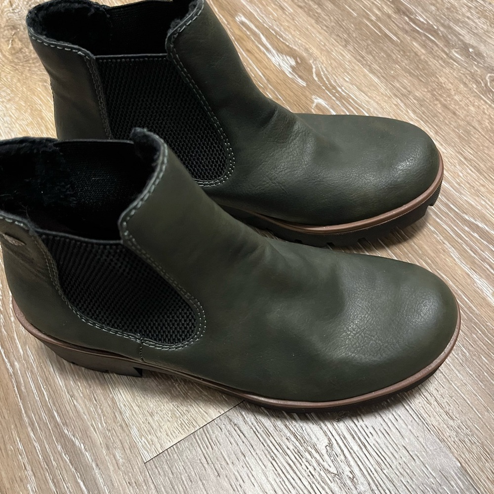 NWOT Rieker Dark Green Ankle Boots. Size 38 but fits US 7 women. Possibly fits 8